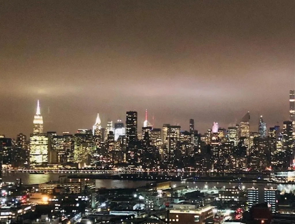 Beautiful Luxury Fantastic Manhattan Skyline View One Bedroom Apartment New York